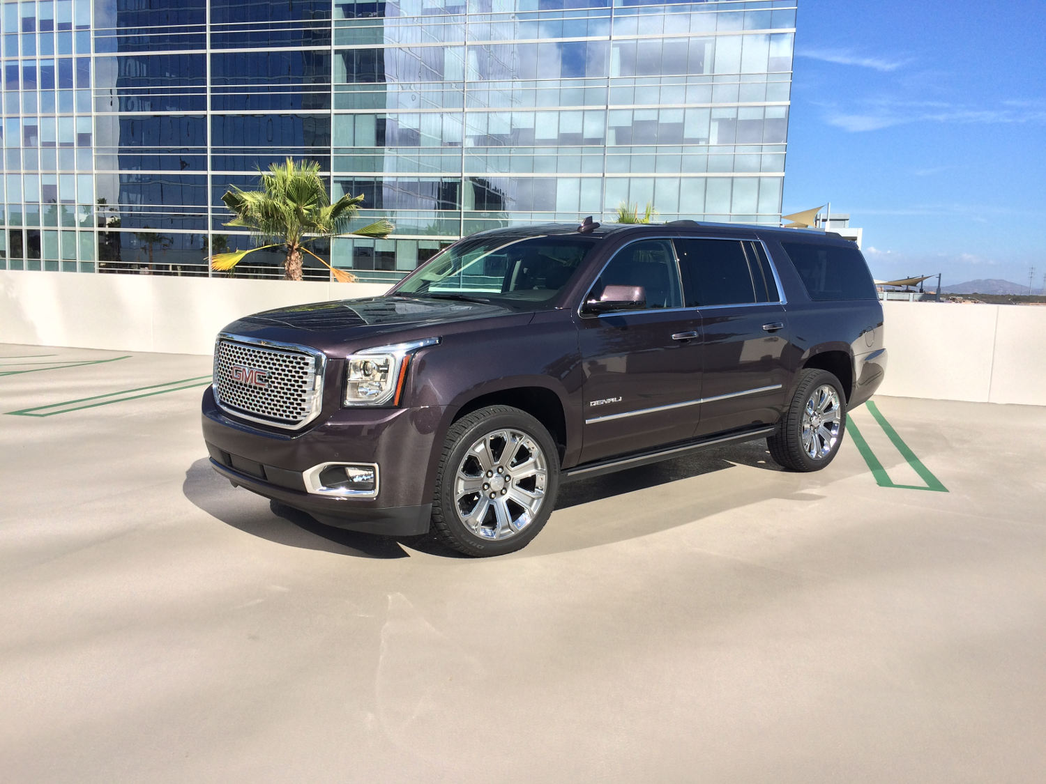 Comparison GMC Yukon XL Denali SUV 2015 vs Chevrolet Suburban SUV